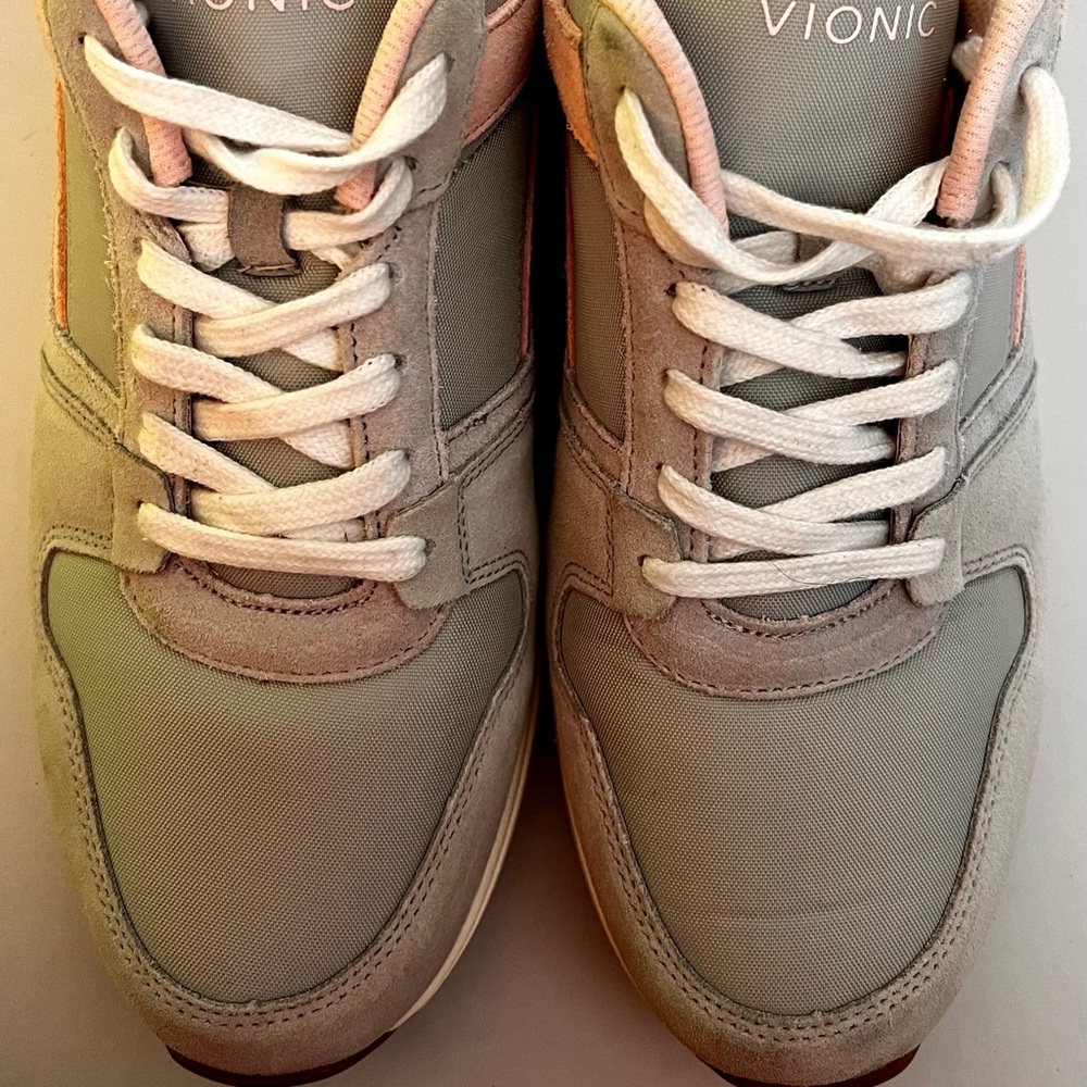 Vionic Shayla Vapor Nylon/Suede Sneakers